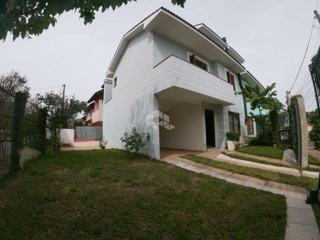 Excelente Casa de 3 Dormitórios sendo uma suíte Bairro Guarujá