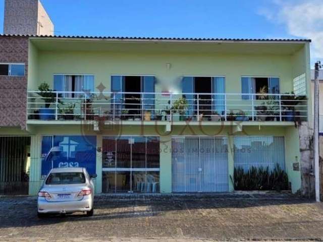 Linda casa tipo sobrado residencial e comercial em ótima  localização no Centro de Navegantes SC