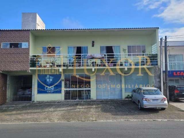 Linda casa tipo sobrado residencial e comercial em ótima  localização no Centro de Navegantes SC