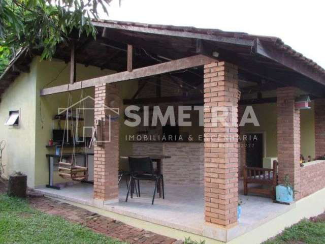 Chácara com 3 casas – B. Alpes das Águas – São Pedro/SP.  AC 416m². AT 6.000m².