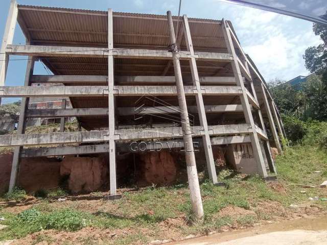 TE0038 - Vendo terreno em Barueri com 900 metros de terreno com ótima localização. O terreno tem a estrutura de um galpão de aproximadamente 800 metro