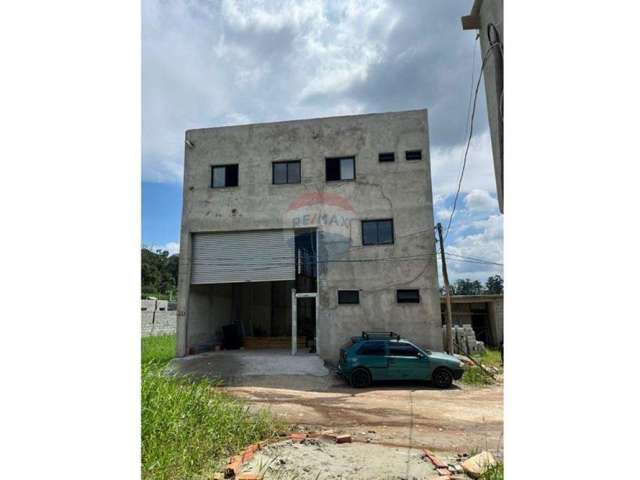 Locação de Galpão em Arujá: 380m² Estratégicos