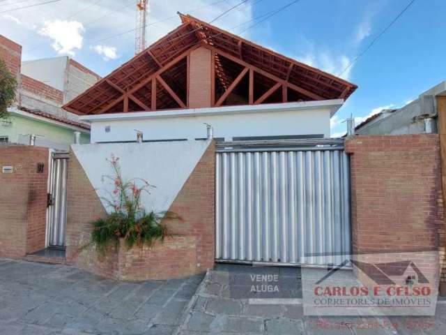 Casa para Venda em Patos, Liberdade, 3 dormitórios, 1 suíte, 2 banheiros, 1 vaga