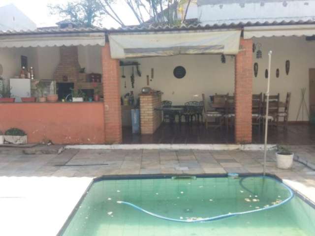 Linda Casa com Piscina, próximo a represa Guarapiranga e o Autódromo de Interlagos