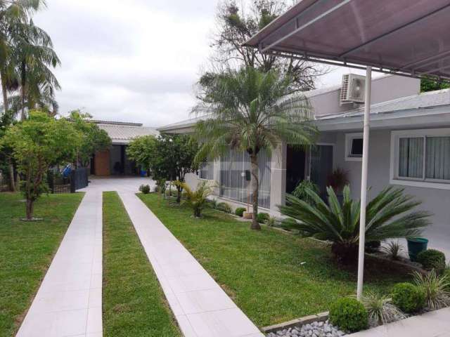 Casa com 4 dormitórios à venda, 283 m² por R$ 1.980.000,00 - Capão Raso - Curitiba/PR