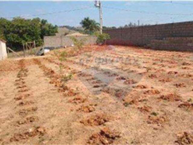 Terreno murado  atrás do  Hotel Castelo às margens da BR 381 em Ribeirão Vermelho