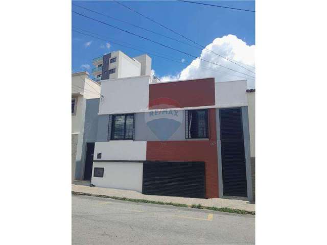 Casa no Centro de Lavras Ideal para ponto comercial - Excelente Localização!