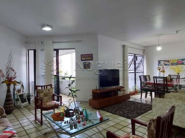 Apartamento com excelente localização no bairro do Parnamirim, em frente a Praça José Vilela.