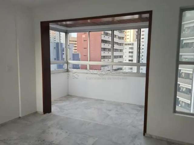 Apartamento em Boa Viagem possui 176,26m² com 4 quartos.