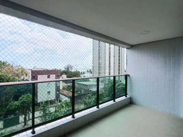 Apartamento com excelente localização em Candeias com vista para o mar.