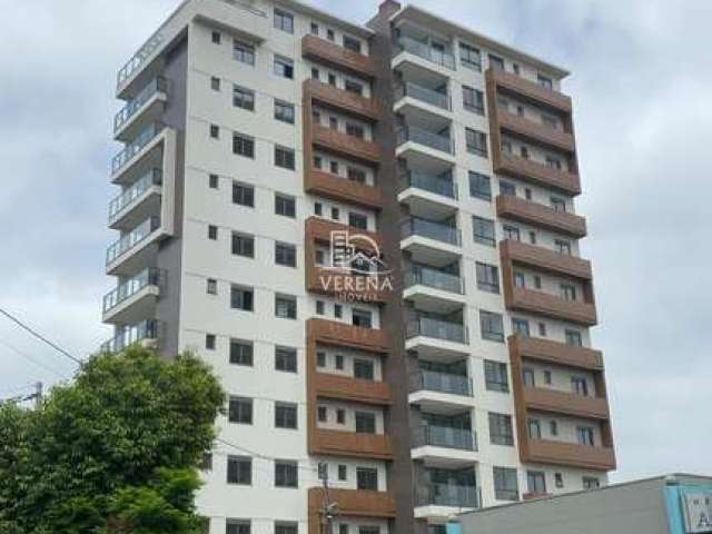 Cobertura plana com terraço e piscina no centro