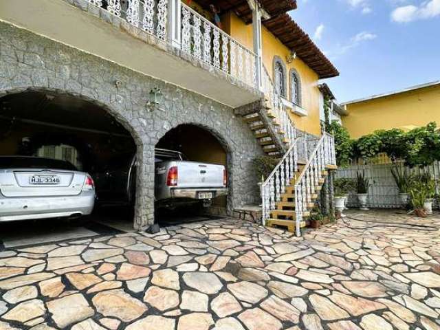 Casa Imponente de 4 Quartos, 2 Suítes e 6 Vagas + 4 Apartamentos com renda independentes. São Marcos.