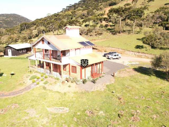 Casa de Alto Padrão com Vista para as Montanhas e Conforto Completo para a Famíl