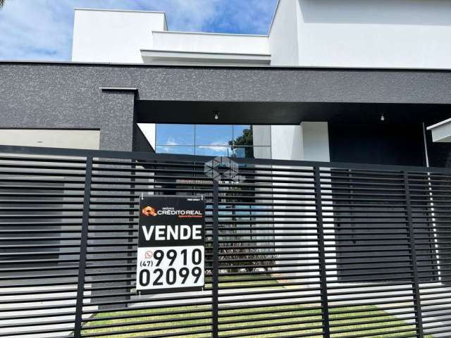 Sobrado de alto padrão na praia de itaguaçu, são francisco , piscina aquecida a luz solar,200 metros do mar