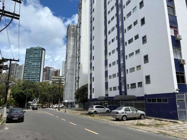 2/4,sem suite ,semimobiliado,estacionamento,Próx.do Barra