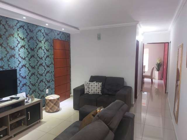 Linda casa com 3 dormitórios e suite