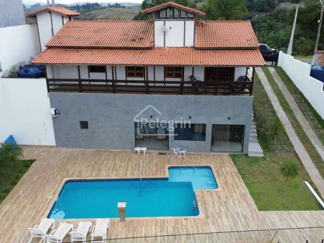 Magnífica Casa em Condomínio Fechado com Vista para a Represa em Igaratá, SP