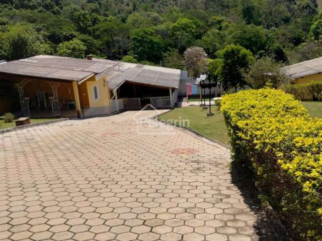 Casa à Venda no Bairro Cachoeirinha, Bom Jesus dos Perdões