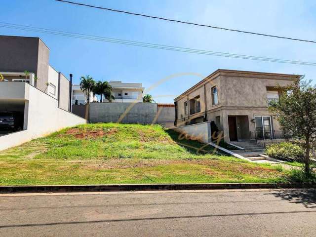 Terreno com aclive no Villa Daquila por R$ 403.000,00