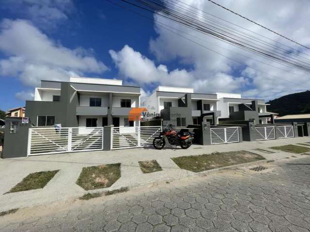 Casa para Venda em Florianópolis, São João do Rio Vermelho, 2 dormitórios, 2 suítes, 3 banheiros, 2 vagas