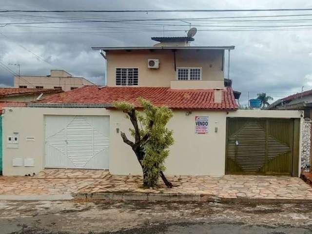 Sobrado à venda no bairro Vila Lucy em Goiânia/GO