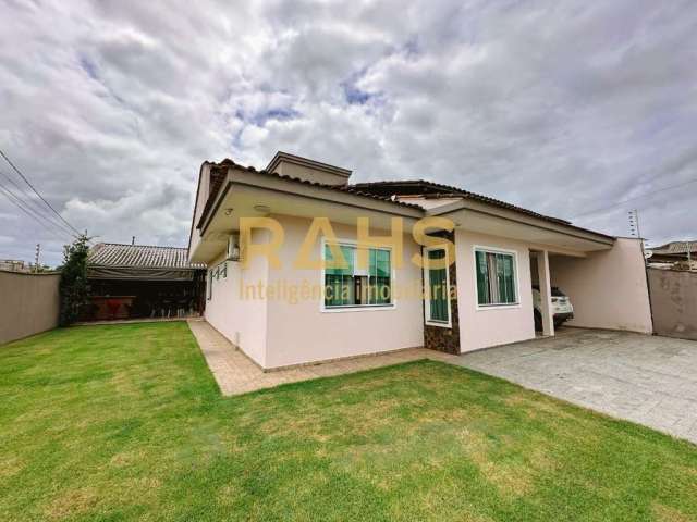 Casa com suíte e dois dormitórios à venda.