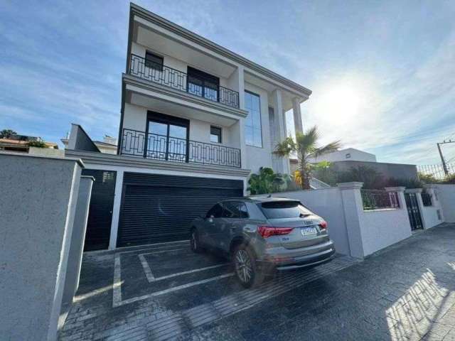 Casa com 4 dormitórios, 2 vagas, na Avenida dos Lagos, Pedra Branca, Palhoça/SC