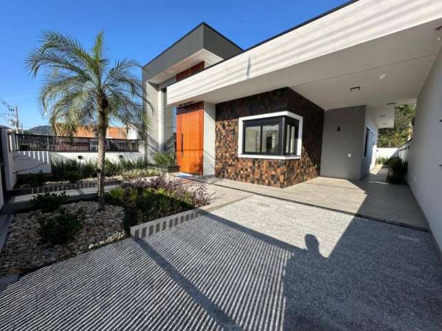 Casa para Venda, 3 dormitórios, sendo 1 suíte, 3 banheiros, 2 vagas, área total 250,00 m²