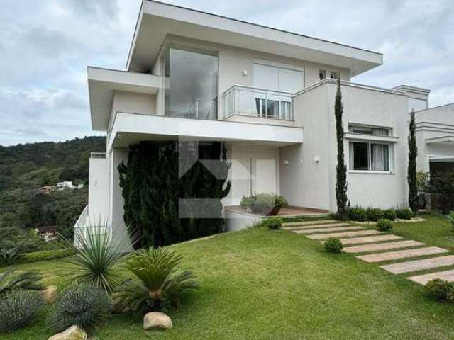 Casa de 3 Dormitórios - Córrego Grande  -  Florianópolis/SC