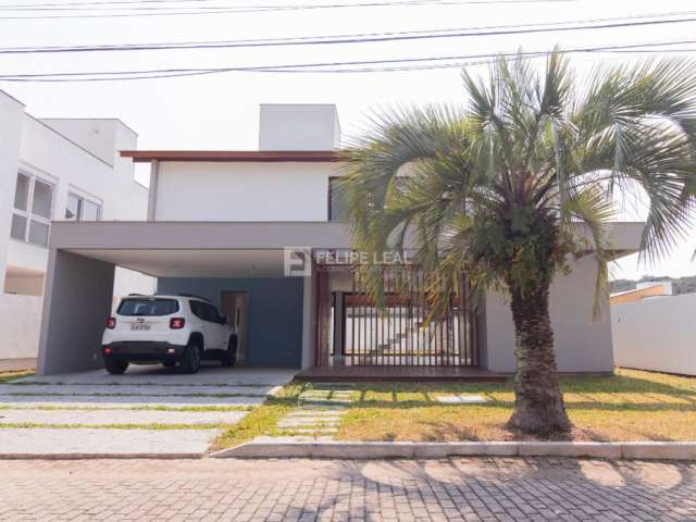 Casa nova com 4 suítes em condomínio fechado, no bairro cachoeira do bom jesus, florianópolis