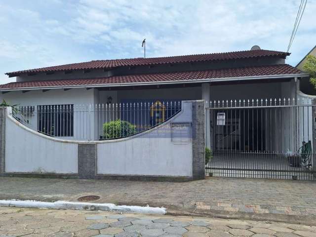 Casa com Edícula - Região Central