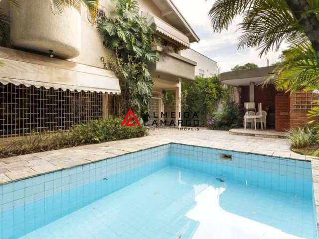 Casa Alto de Pinheiros - 525 m² - 4 Suítes, 6 Banheiros, Piscina e 4 Vagas