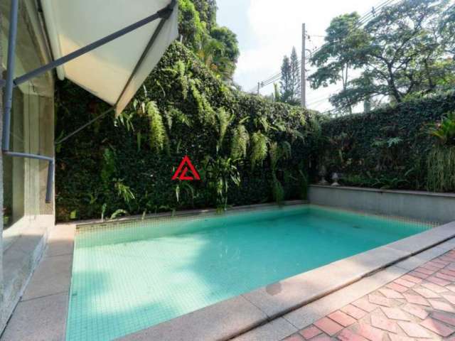 Casa Jardim Paulista - 348m² - 3 Suítes, 5 Banheiros, Piscina e 2 vagas de garagem