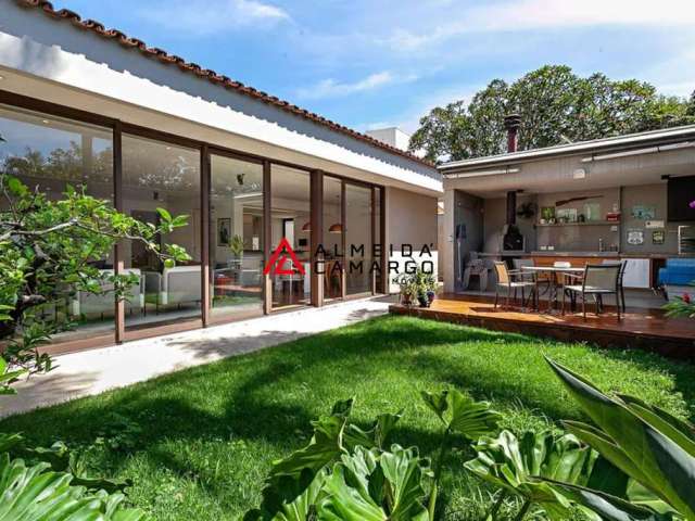 Casa Alto de Pinheiros Reformada Quintal Churrasqueira 3 Suítes 540m²