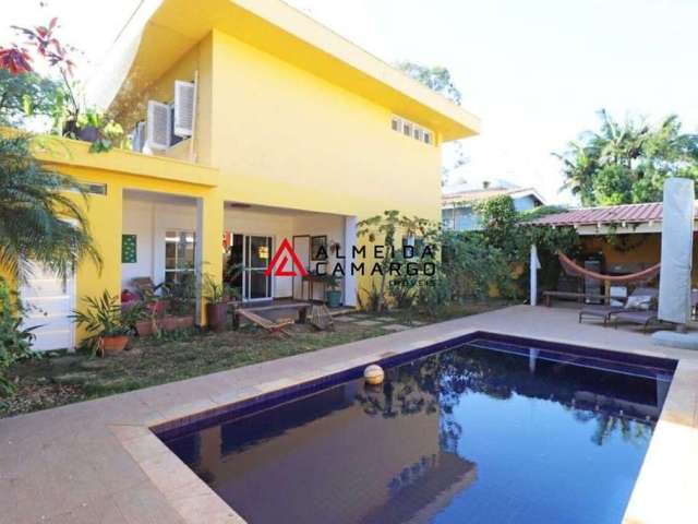 Casa Alto de Pinheiros - 500m² - 3 dormitórios sendo 1 suíte, 4 banheiros, piscina e 4 vagas