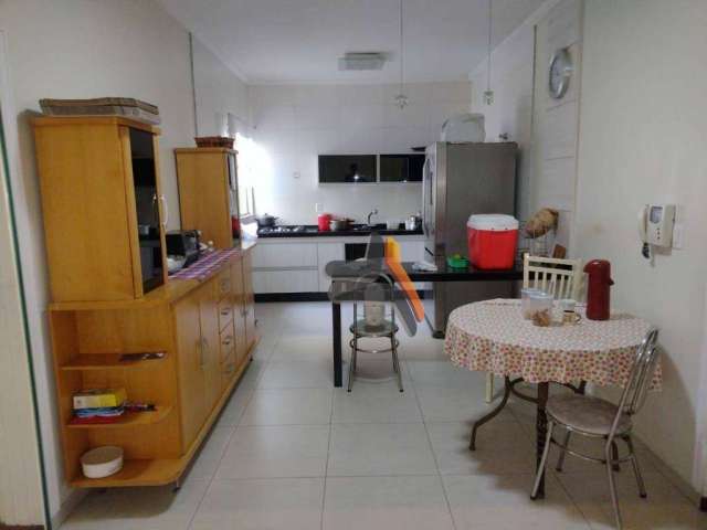 Vende-se linda casa com 4 dorms. 1 suite, 4 banheiros e quintal