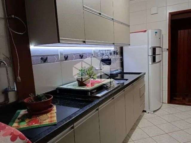 Apartamento reformado com 2 dormitórios, Zona Norte de Porto Alegre.