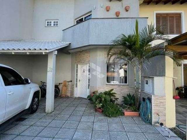 Casa em condomínio fechado com 3 dormitórios