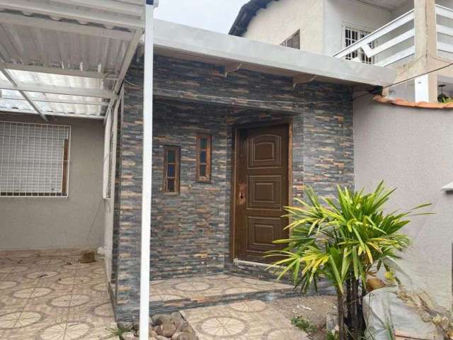 Casa térrea reformada 79 m² com 2 quartos na Agronomia/ Porto Alegre - RS