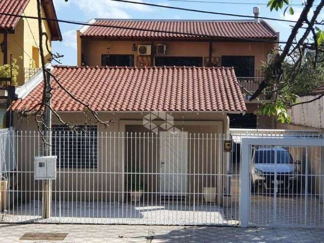 casa 4 dormitorios sendo uma suite com piscina