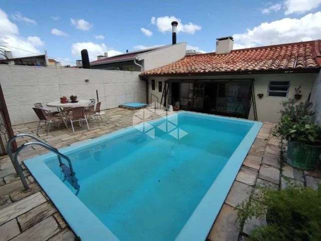 Ótima casa 249m² com piscina e edícula Jr Lindóia - PoA