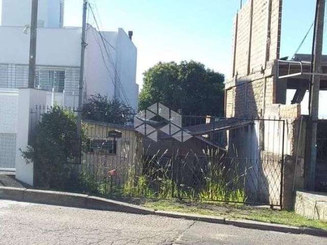 Terreno com uma casa antiga próximo ao Germânia