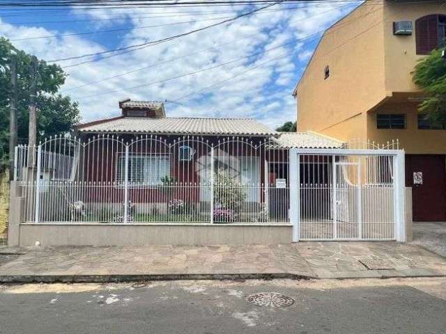 Casa com 137m² 3 dormitórios com anexo em Cachoeirinha