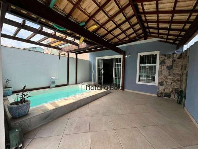 Casa duplex com piscina no bairro Extensão do Bosque