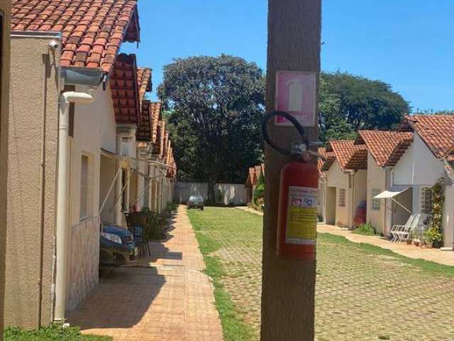 Casa 3Qts em condominio fechado na saída para Trindade, próxima ao Store.