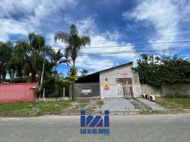 Casa com amplo terreno em Matinhos-PR