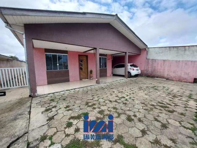 Casa com 3 dormitórios em Guaratuba-PR