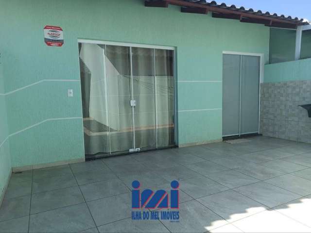 Casa com 03 quartos á venda em Guaratuba