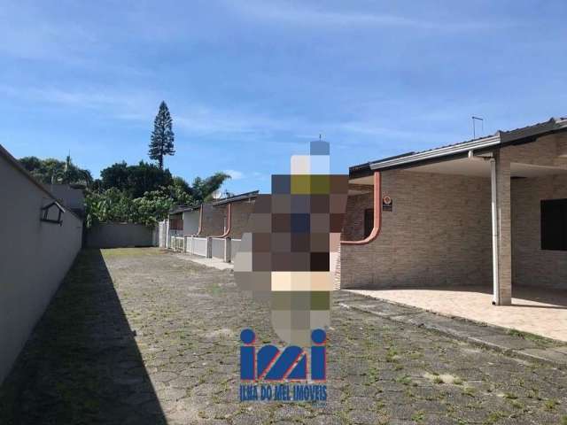 Casa em condomínio perto do mar em Matinhos