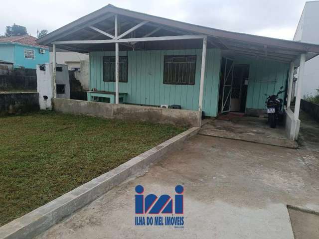 Casa a venda perto da praia de Guaratuba